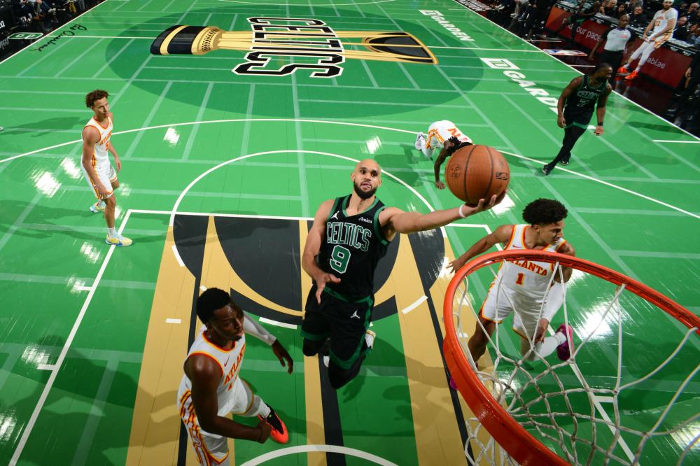 体育斯诺克英锦赛：丁俊晖三杆“破百”晋级八强