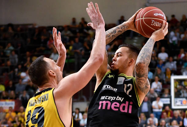 冠赛场上得 冠赛场上得